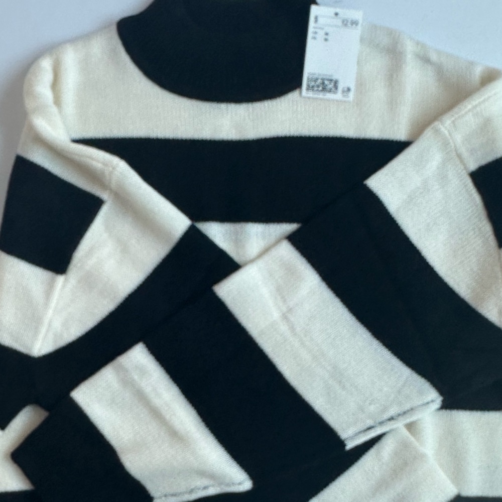H&M Cropped Striped Sweater